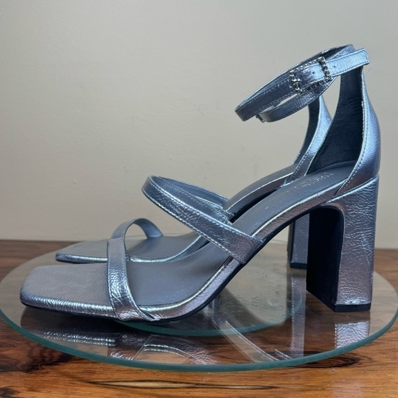 Nordstrom Rack Adelaide Block Heel Sandal silver metallic - size 8 - Picture 2 of 14